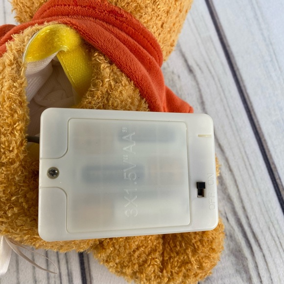 Hallmark Winnie the Pooh plush Story Buddy, Pooh Bear with sounds working - Picture 8 of 10